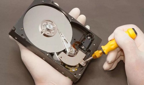Причины поломок и восстановление данных с жестких дисков